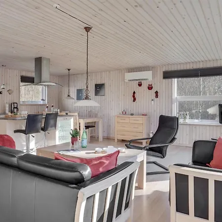 Mikko - 2-2km From The Sea By Interhome Hals