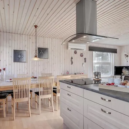 Mikko - 2-2km From The Sea By Interhome * Hals